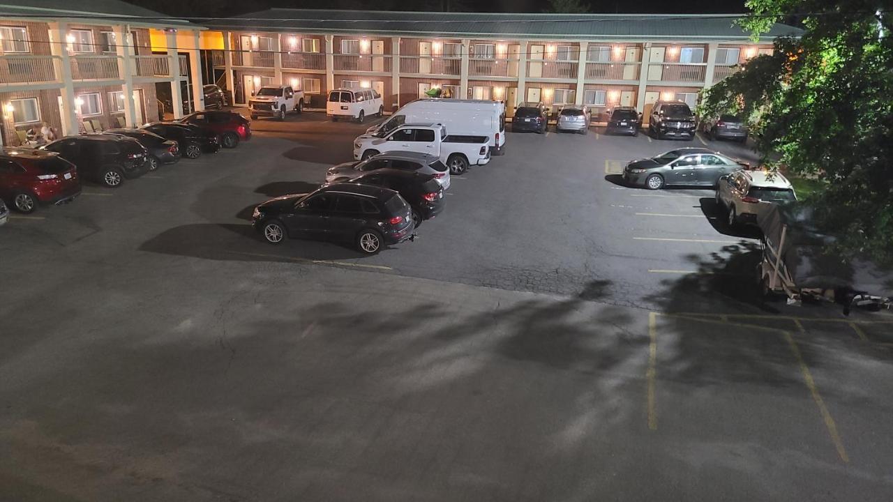 Quality Inn & Suites 1000 Islands Gananoque Kültér fotó
