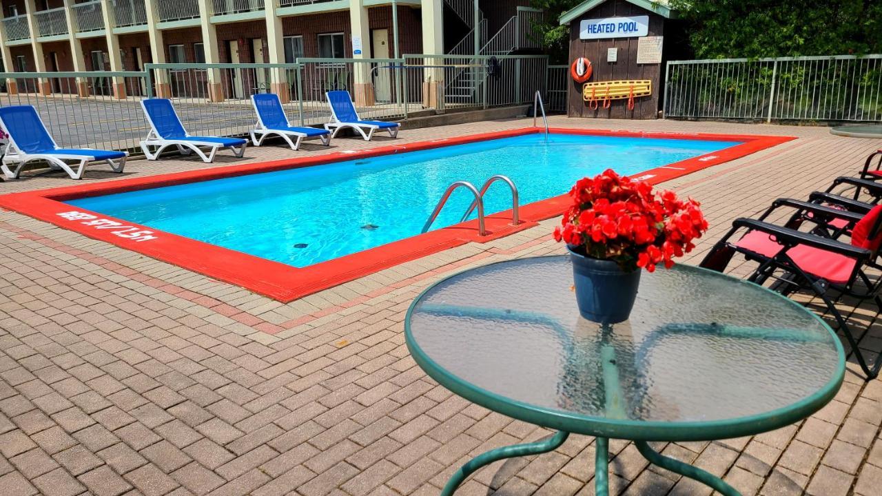 Quality Inn & Suites 1000 Islands Gananoque Kültér fotó