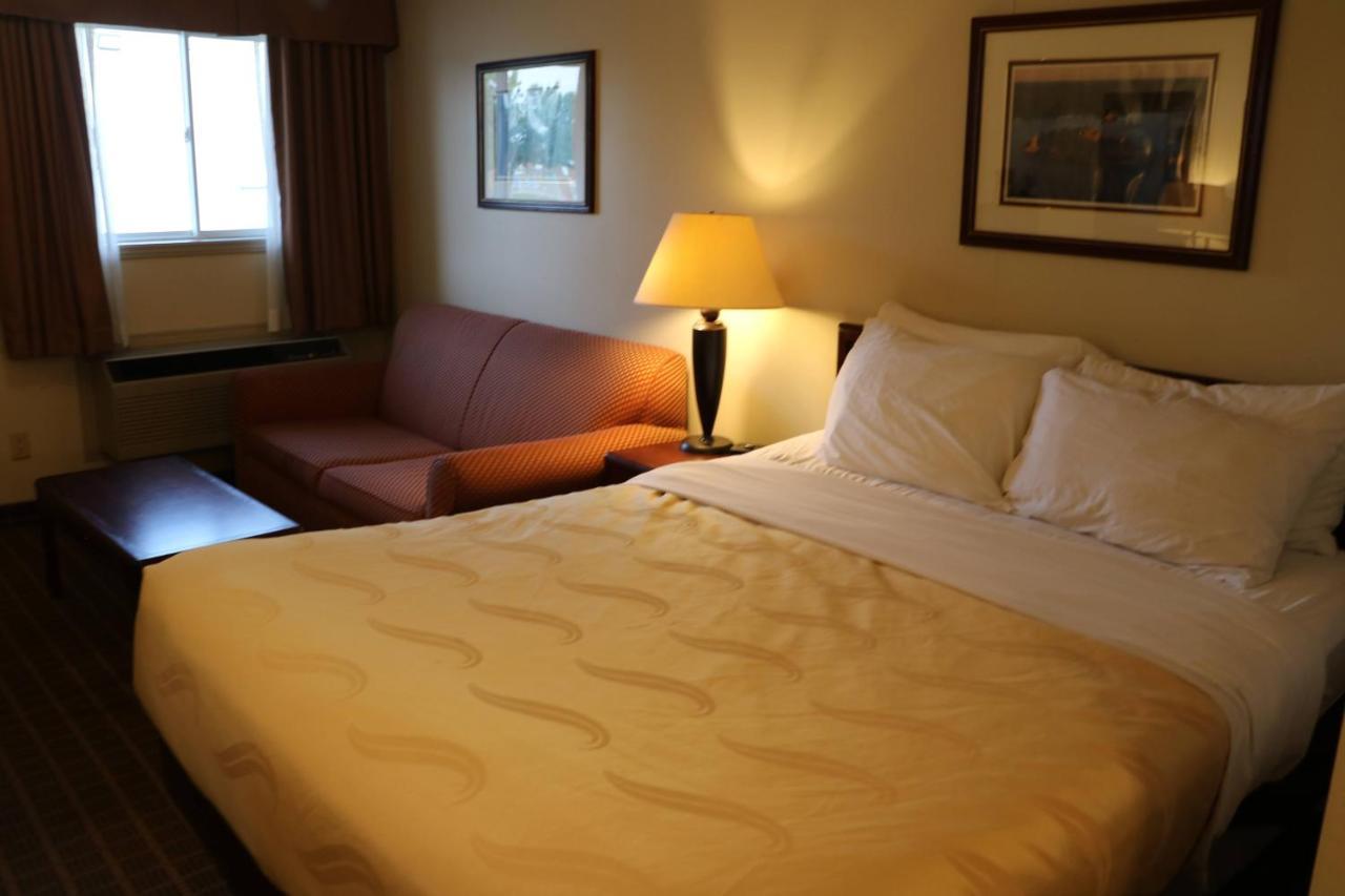 Quality Inn & Suites 1000 Islands Gananoque Kültér fotó