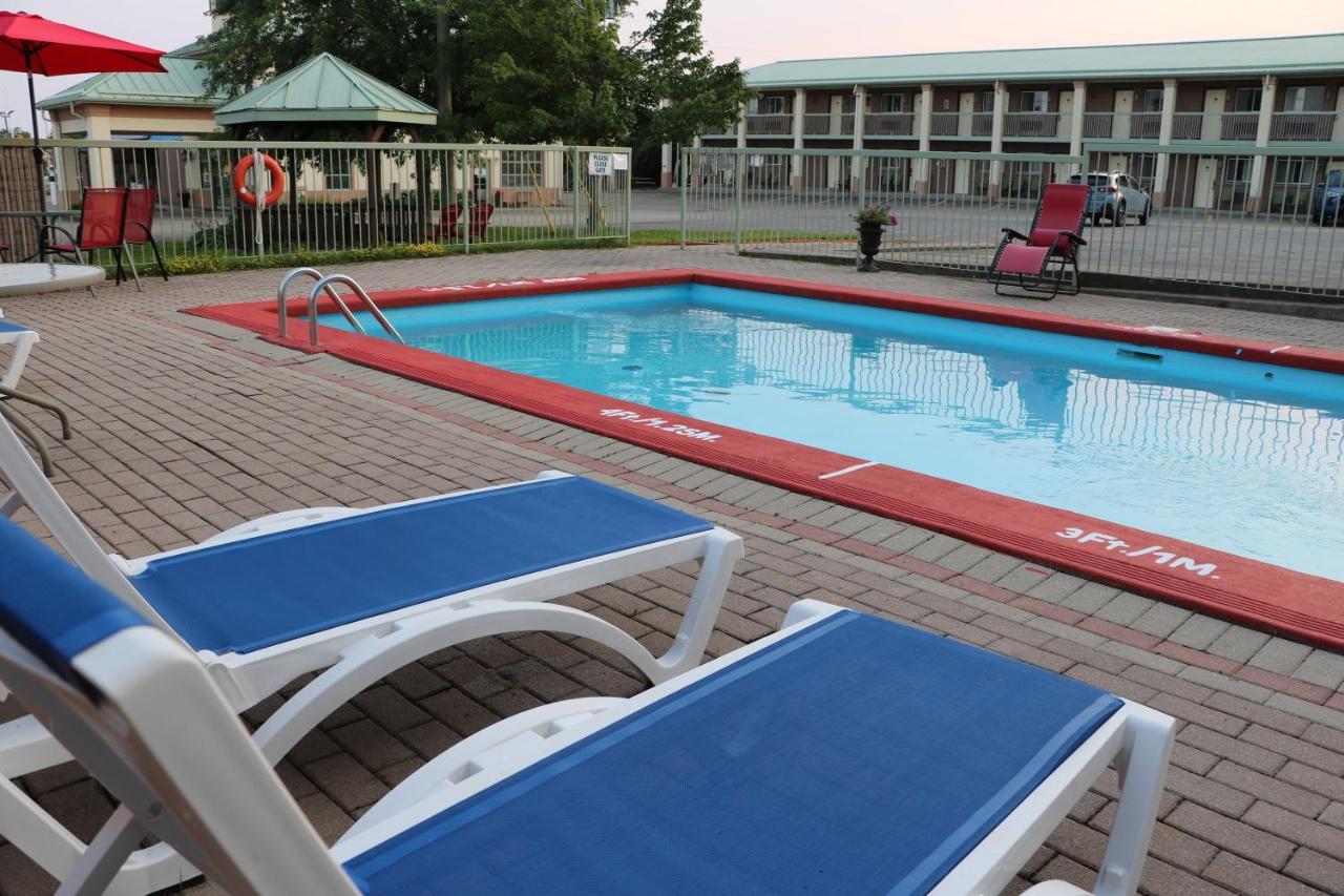 Quality Inn & Suites 1000 Islands Gananoque Kültér fotó