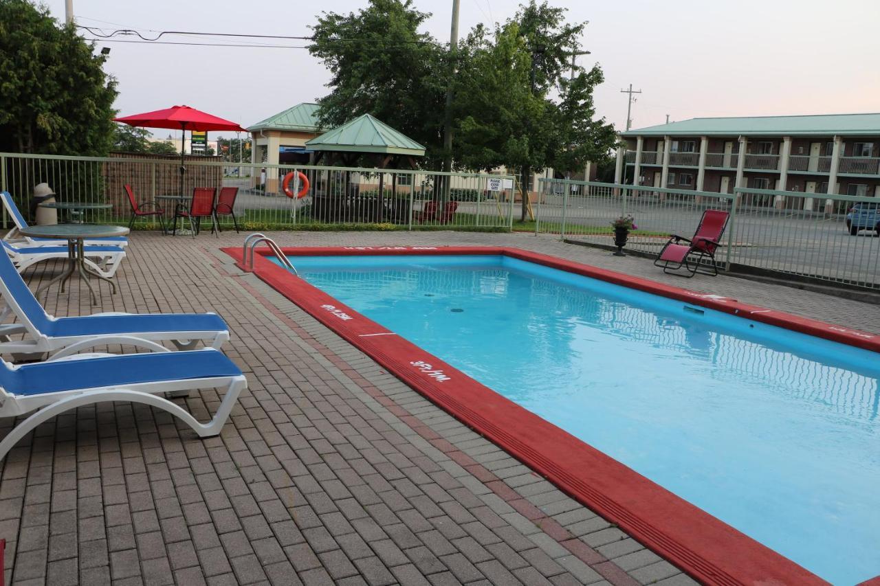 Quality Inn & Suites 1000 Islands Gananoque Kültér fotó