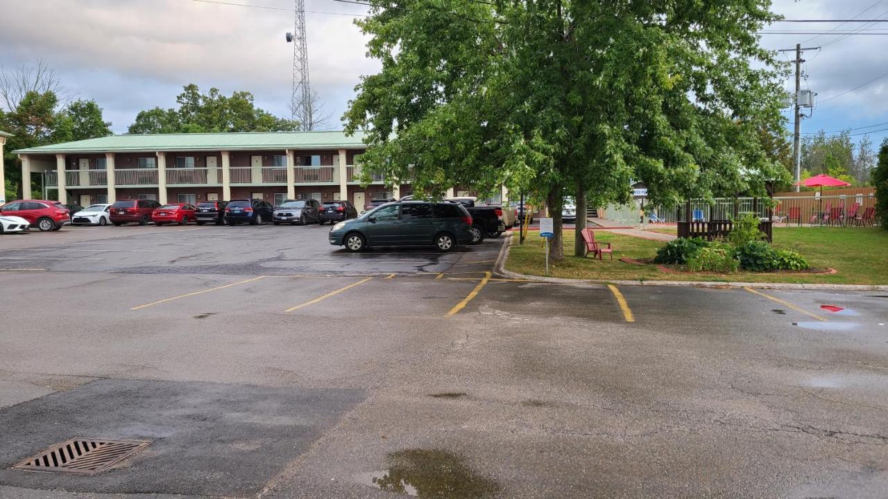 Quality Inn & Suites 1000 Islands Gananoque Kültér fotó