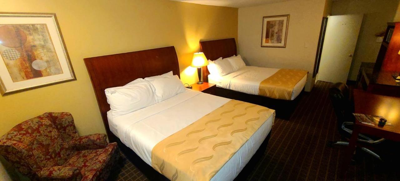 Quality Inn & Suites 1000 Islands Gananoque Kültér fotó